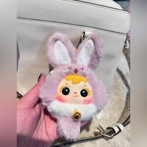 <Authentic> White Handbag with Purple Bunny Keychain